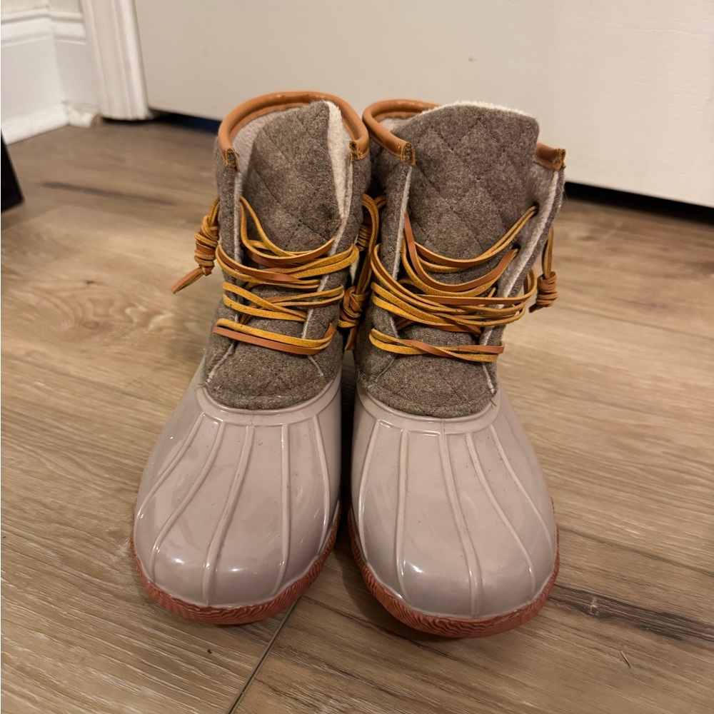 Stylish Women's Quilted Boots